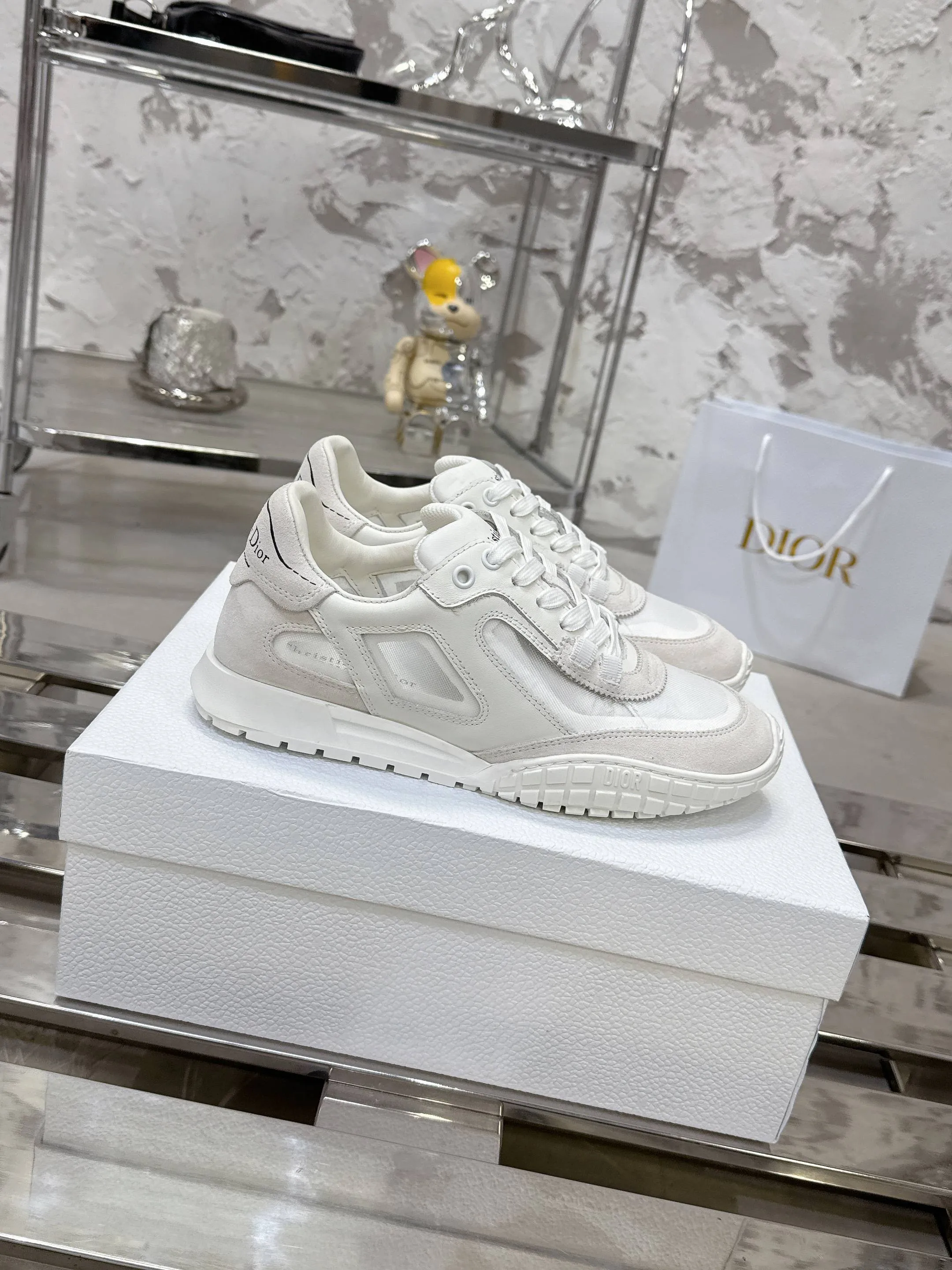 Factory price 640💰 Top version! ! ! Dior Tech sneakers Dior Tech is newly launched, with exquisite color matching and autumn and winter atmosphere. This Dior Tech sneaker is a new product in the 2026 early spring ready-to-wear series. It is equipped with fashionable details and highlights the retro aesthetics. Made of calfskin and suede calfskin upper with transparent mesh side panels and ChristianDior Paris signature on the heel and tongue. A textured, tonal Dior signature sole adds couture style. Upper material: Textile, cowhide split leather, cowhide leather with Christian Dior Paris logo on the heel and tongue Textured Dior logo rubber sole embellished with Christian Dior's lucky star symbol! Size 35-46 (40 for women, 41 for men, 38.45.46, custom made and non-refundable)